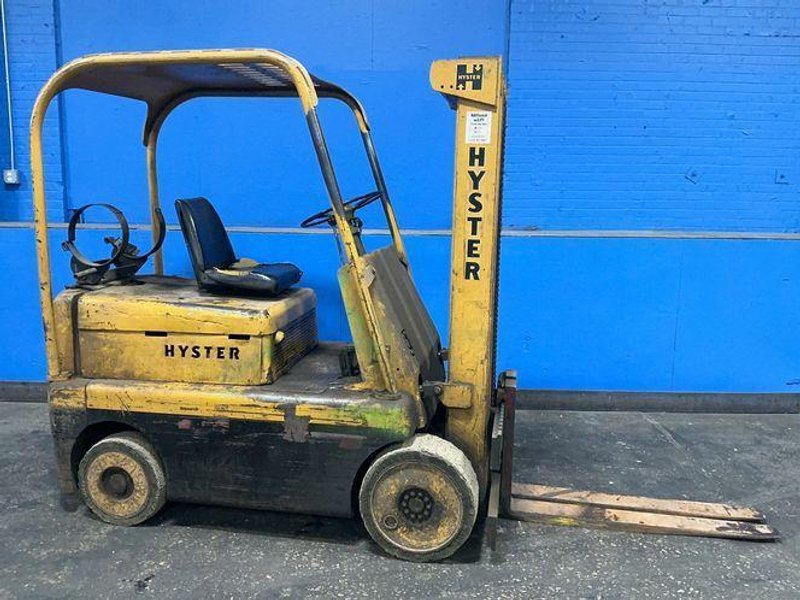 HYSTER 6000 LBS PROPANE FORKLIFT  -  S60B
