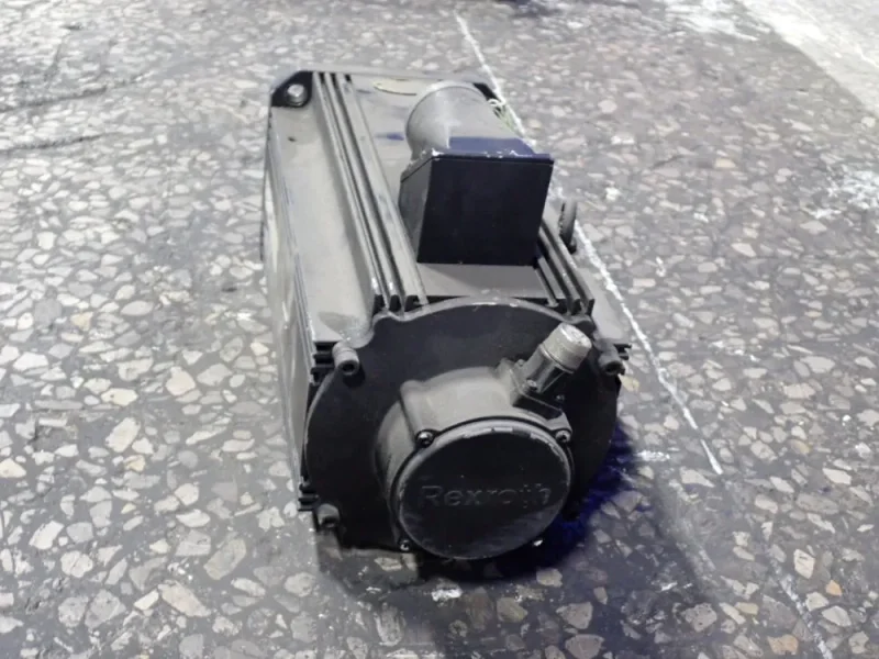 REXROTH 3 PHASE SYNCHRONOUS SERVO MOTOR  -  MSK101D-0200-NN-M1-AG2-NNNN