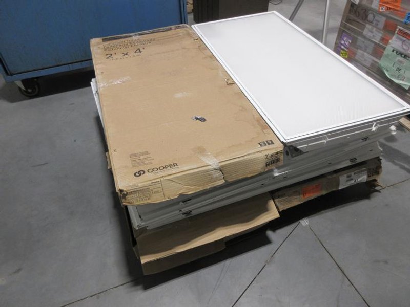 Cooper Recessed Lighting 2&#039; x 4&#039; LED Shop Lights (10)- Auction Item
