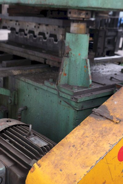 125 TON B &amp; K 4 POST CUT OFF PRESS: STOCK #73626