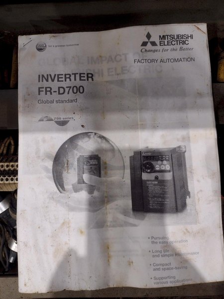 18" X 20" HYD-MECH MODEL V18 SERIES II VERTICAL BAND SAW: STOCK #24965