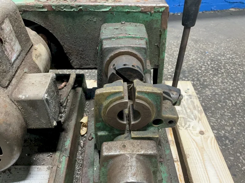 PINES ENGINEERING DEBURRER  -  660