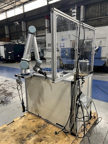 Universal Robots UR10e Cobot With Parts loading base/station. New-2020