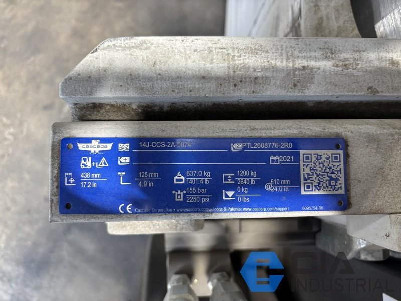 2021 - 2,500 LB. CASCADE MODEL 14J-CCS-2A-5074 HYDRAULIC CARTON CLAMP ATTACHMENT