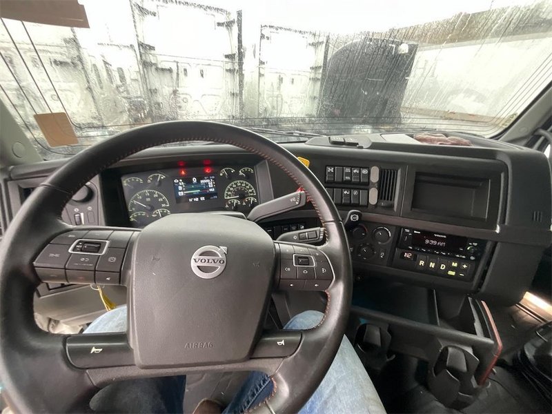 2023 Volvo  4V4NC9EHXPN310965