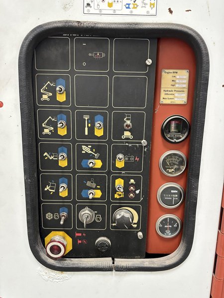 46' REACH SNORKELIFT MODEL #ATB-46KG ARTICULATING MAN-LIFT: STOCK #21729