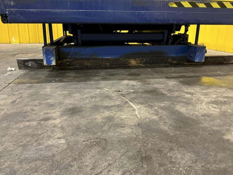 78" X 96" HYDRAULIC SCISSOR LIFT TABLE: YOBRO #24596