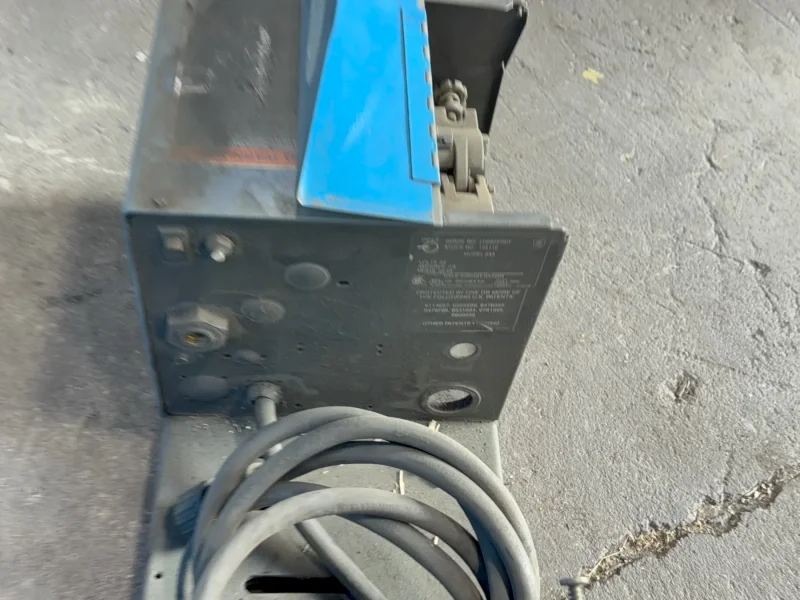 MILLER WIRE FEEDER  -  24A