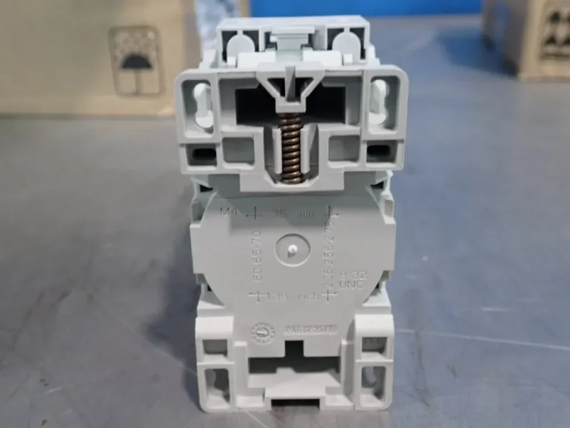 ALLEN-BRADLEY CONTACTOR  -  100-E26KD00