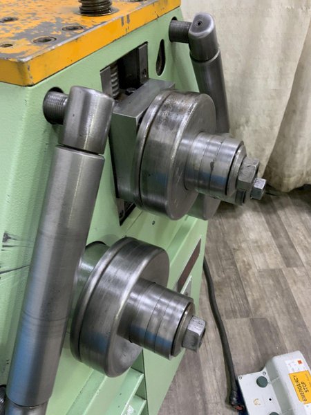 2" X 2" X 1/4" EAGLE MODEL CP- 40 ANGLE ROLLS: STOCK #81333