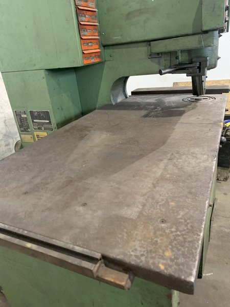 STRIPPIT SONIC 18/30 PUNCH MACHINE AND CORNER NOTCHER W/ TOOLING. STOCK # 1271823.