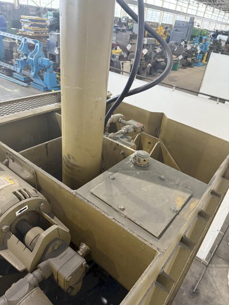 54&quot; X 40&quot; PIQUA SERIES 40 VERTICAL BALER. STOCK # 0131825
