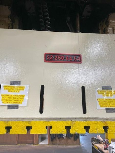 250 TON USI-CLEARING S2-250-84-54 STRAIGHT SIDE DOUBLE CRANK PRESS. STOCK # 0679524