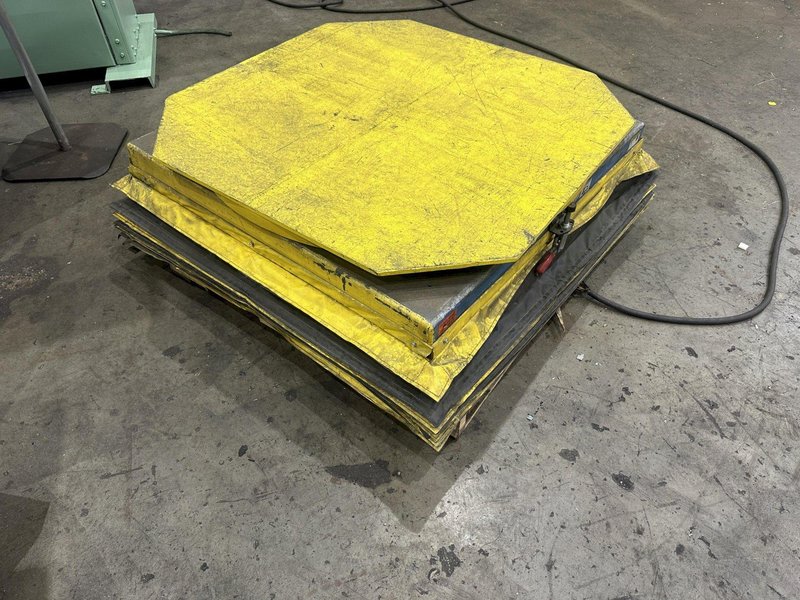 4500 LB SOUTHWORTH HYDRAULIC LIFT TABLE: STOCK #78041