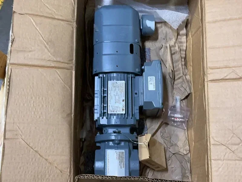 SEW-EURODRIVE 0.37 KW, 1730 RPM GEARMOTOR  -  SA37 DRN71M4/BE05/AK8Y