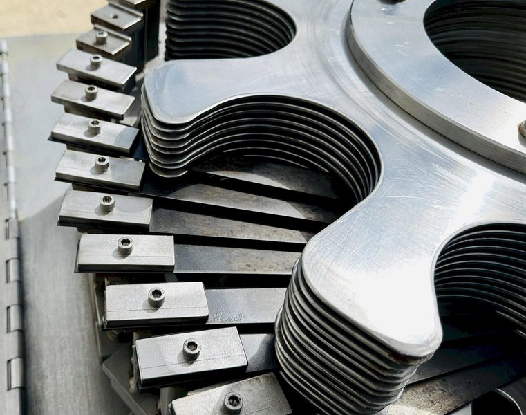 Urschel Laboratories Inc.  |  10 Station Semi-Automatic Rotating Onion Slicer