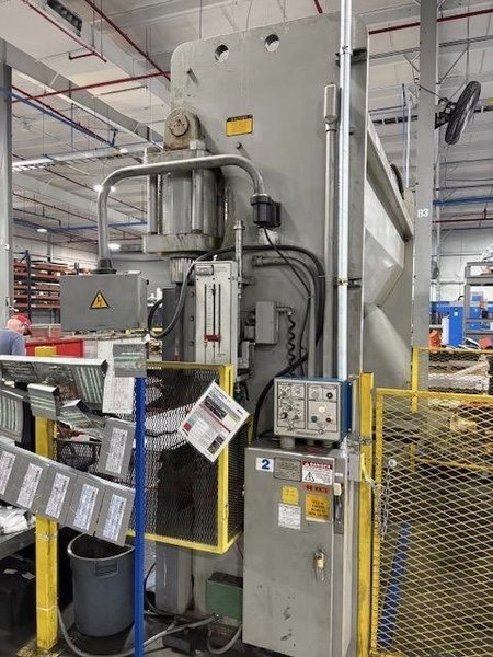 175 Ton x 12′ Cincinnati 175 CBX10 CNC Hydraulic Press Brake, 1990 – Tooling Included