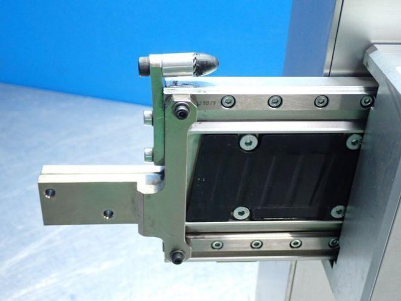 OMRON ACCURAX LINEAR MOTOR PICK &amp; PLACE SYSTEM  -  R88L-ES-PM-C110-B300-0001