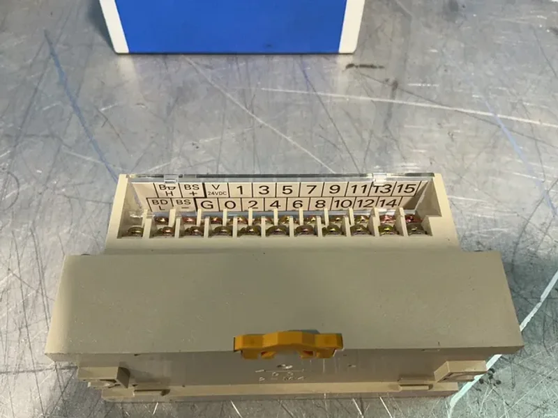 OMRON REMOTE TERMINAL   -  SRT1-ID16