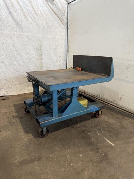 4,000 LB X 48&quot; X 48&quot; HYDRAULIC TILT TABLE. STOCK # 1003925.