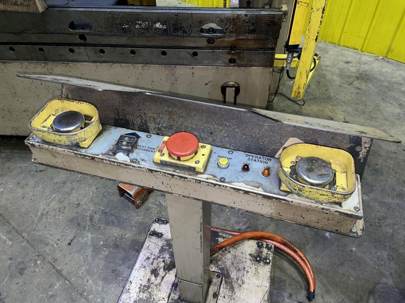 90 TON X 8&#039; CINCINNATI MODEL 90FMIIx6 HYDRAULIC PRESS BRAKE: STOCK #15768