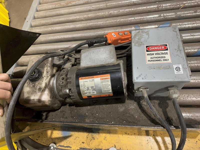 4,000 LBS X 60" X 48" ECONO LIFT HYDRAULIC SCISSOR LIFT TABLE WITH ROTARY ROLLER CONVEYOR TOP, 115 VOLT: STOCK #20958