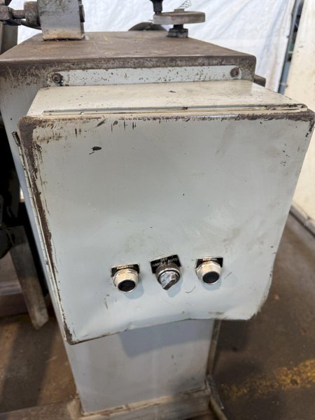 2500 LB X 12&quot; AMERICAN MODEL 60 MOTORIZED UNCOILER. STOCK # 0883725