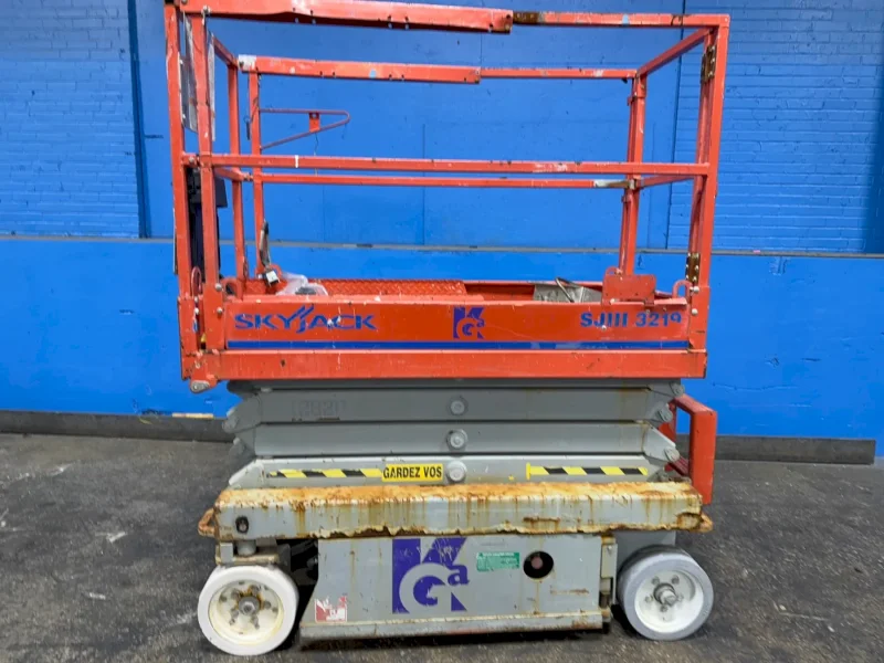 SKYJACK 550 LBS SCISSOR LIFT  -  SJ III-3219
