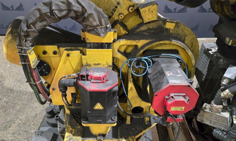 FANUC R-2000IB/210F + R30IB ROBOT ARM AND CONTROL CABINET USED