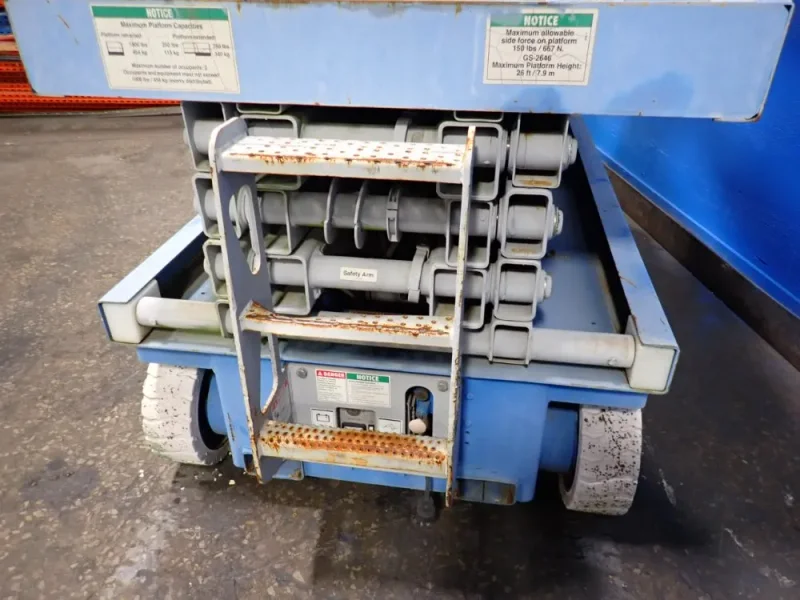 GENIE 1000 LBS SCISSOR LIFT  -  GS-2646
