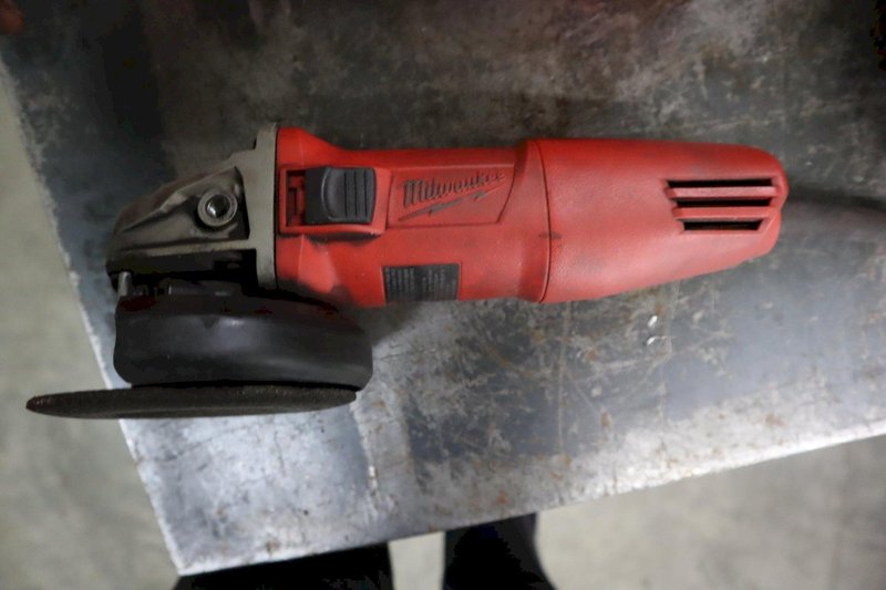 Milwaukee and Makita 4.5" Corded Angle Grinders- Auction Item