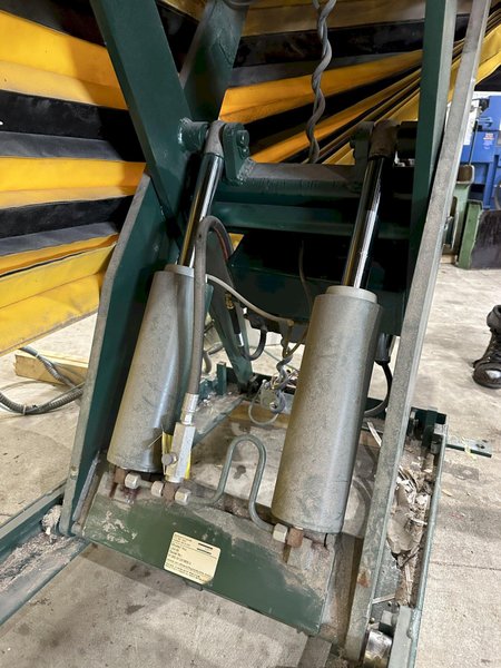 4,000 LB X 72" X 36" SOUTHWORTH MODEL #LS4-36 HYDRALUIC LIFT TABLE WITH ROLLER TOP: STOCK #20909