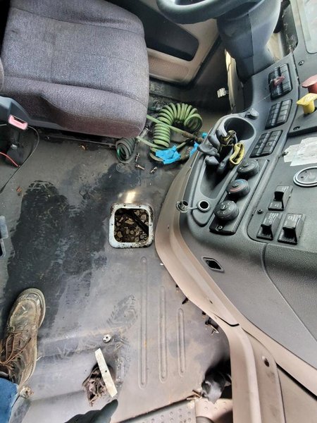 2013 Freightliner Cascadia 1FUJGLDR2DSBR0061