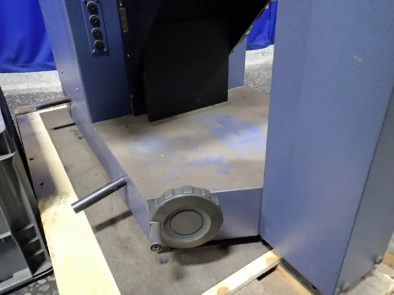 MITUTOYO OPTICAL COMPARATOR  -  PH-3500