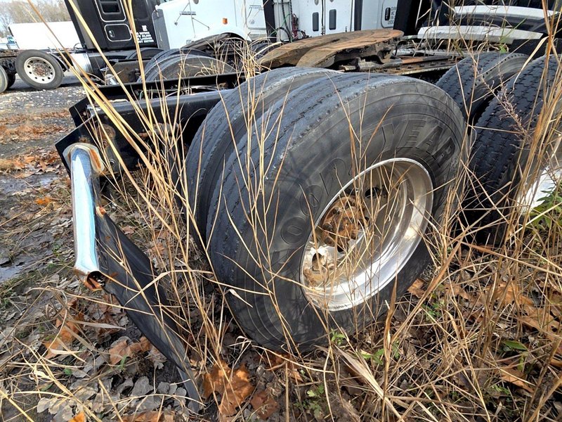 Kenworth T680 Sleeper Truck, 2015 – PACCAR MX-13, Automated Transmission, 76″ Sleeper