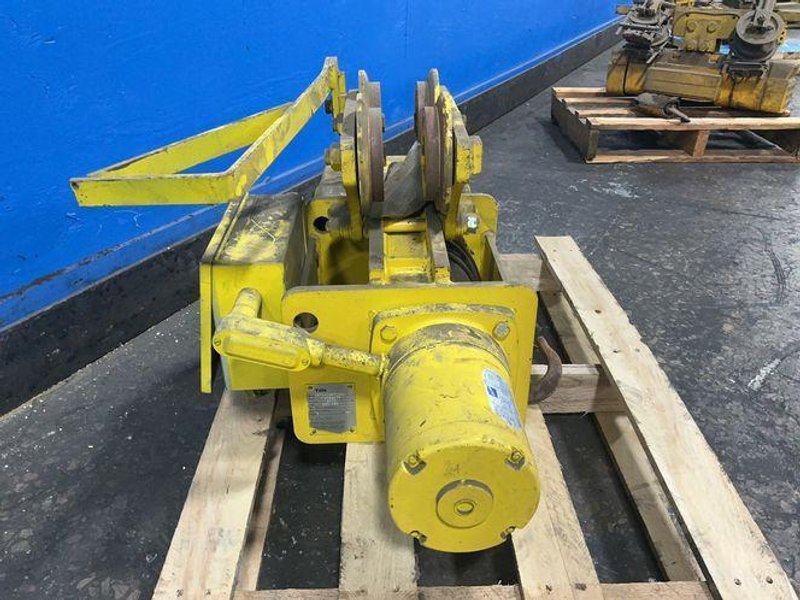 YALE 1 TON HOIST