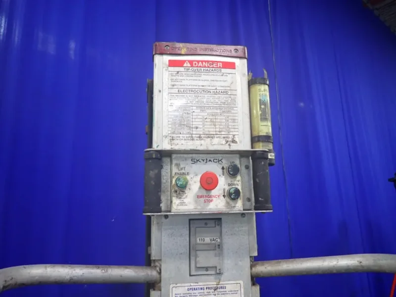 SKYJACK 350 LBS MANLIFT  -  SJP