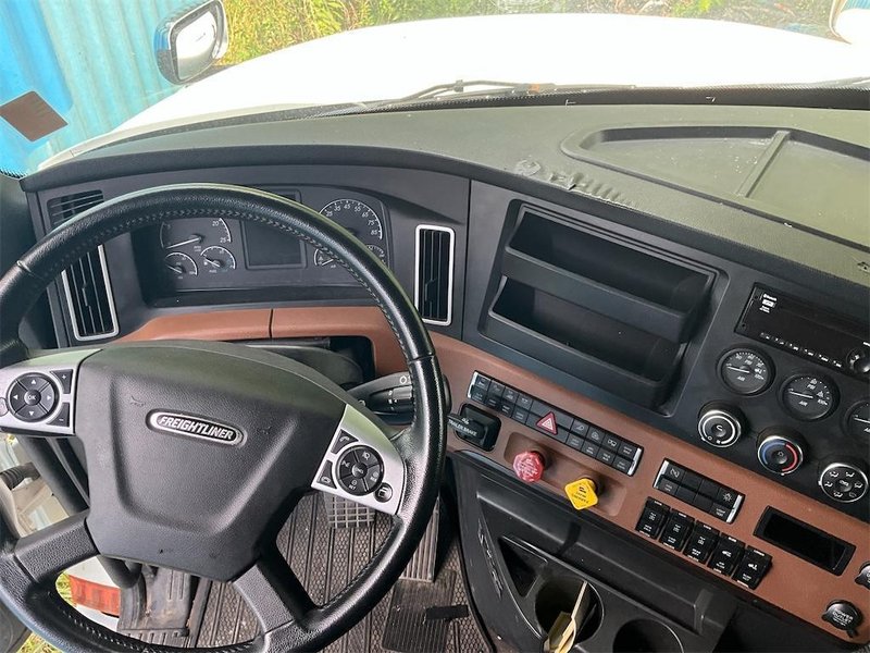 2021 Freightliner Cascadia 1FUJHHDR6MLMJ2151