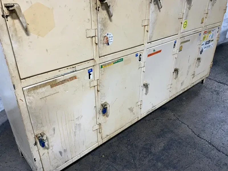 STRONG HOLD 10 DOORS LOCKERS