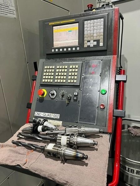 Vertical Machining Center with rotary pallet system