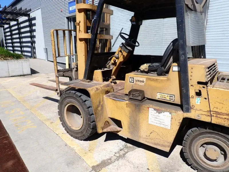 CATERPILLAR 8000 LBS FORKLIFT   -  V8OD