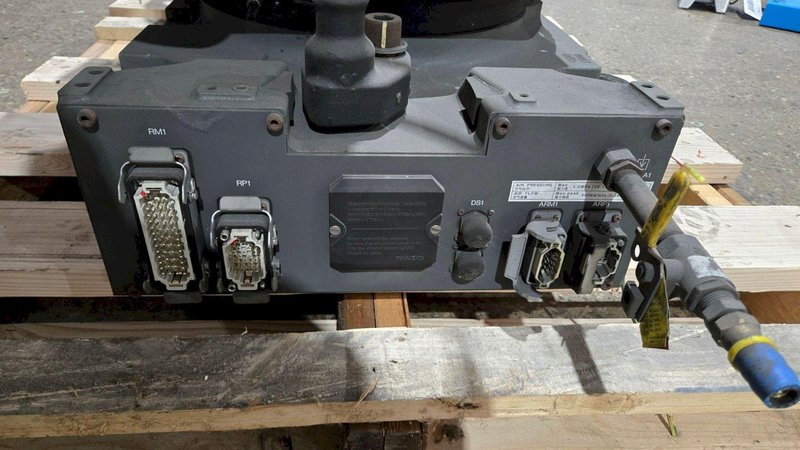 FANUC R-2000IB/210F + R30IB ROBOT ARM AND CONTROL CABINET USED