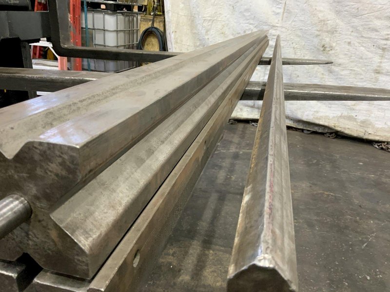 12' 4-WAY PRESS BRAKE DIE WITH BOTTON HOLDER &amp; 12' TOP DIE: STOCK #81407