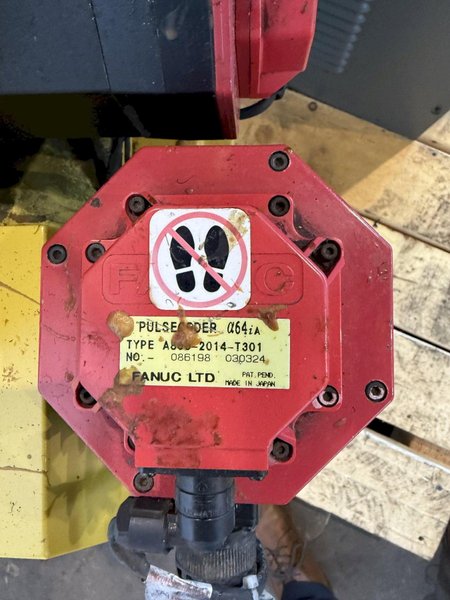 FANUC M-6iB/20 6 AXIS ROBOT W/ R-J3IB CONTROLLER. STOCK # 1005624