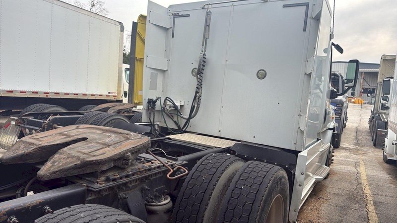 Freightliner Cascadia Day Cab LNG, 2014 – Cummins ISX12 G 400 HP, 10 Speed, Natural Gas Tractor