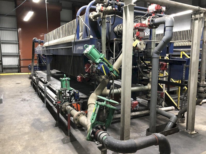 2008 Siemens model 1500n32-64/90-125/175sylc 1500 mm filter press s/n f008178 with 65- approx. 1500 x 1500 mm filters, Siemens plc controls, side bar suspension, bomb bay doors discharge