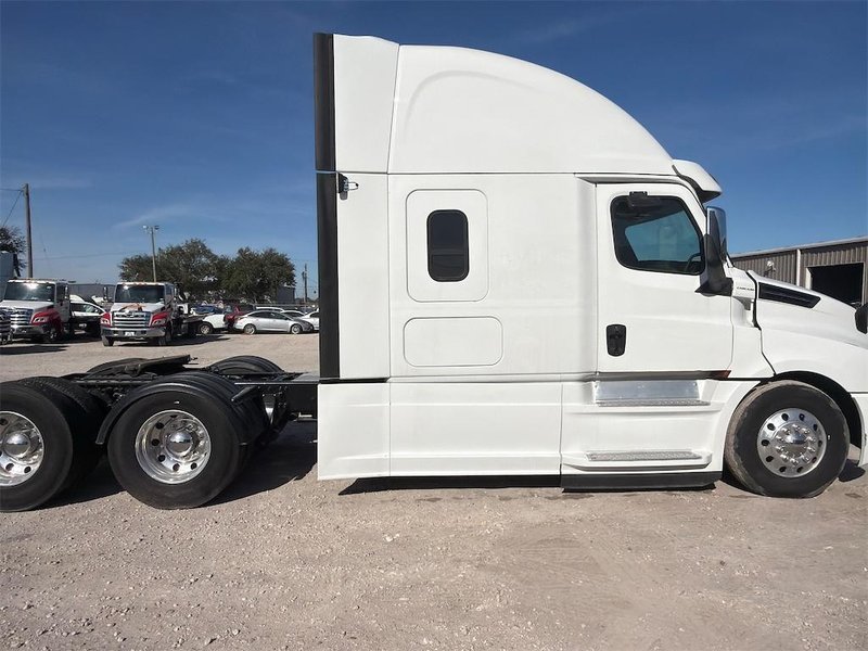 2018 FREIGHTLINER CASCADIA 126 3AKJHHDR5JSJC9851
