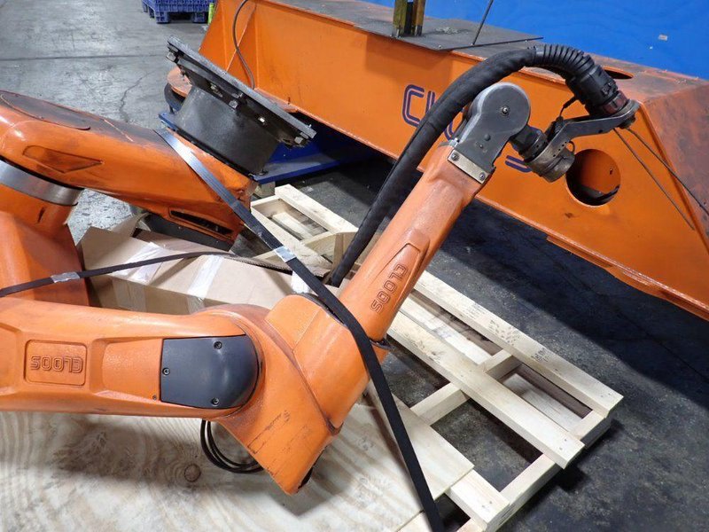 CLOOS ROBOT WELDING CELL &amp; CONTROL  -  QRC350E