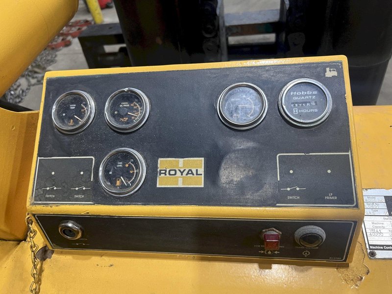 Royal T400C Gas/LGP 40,000 Lbs Forklift Fork Truck Hard Tire with Hoist Taylor Cat Tow Motor