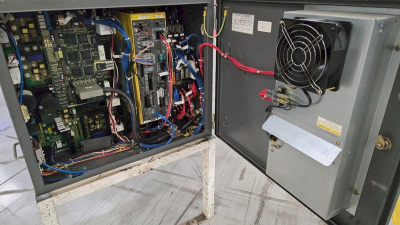 FANUC M-16IB/20 + R-J3IB ROBOT ARM AND CONTROL PANEL NO TEACH PENDANT USED